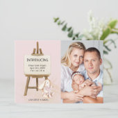 Einführung in Easel & Bunny Foto Baby Girl Birth Ankündigung (Stehend Vorderseite)