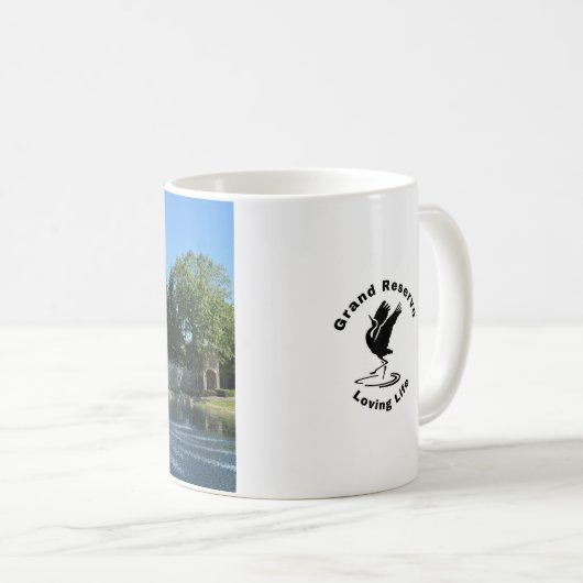 Eingang zur Grand Reserve Coffee Tasse (VorderseiteRechts)