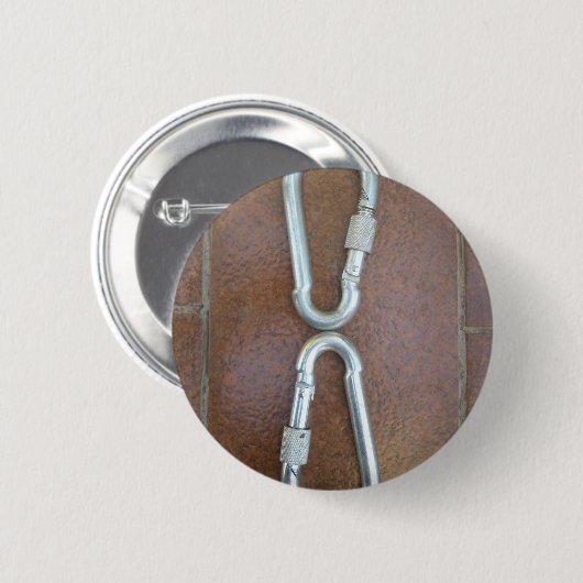 Eingeklemmt: Design der Stahlkarabiner-Verriegelun Button (Vorne & Hinten)