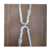 Eingeklemmt: Design der Stahlkarabiner-Verriegelun Fliese (Vorderseite)