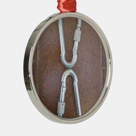 Eingeklemmt: Design der Stahlkarabiner-Verriegelun Ornament Aus Metall (Rechts)