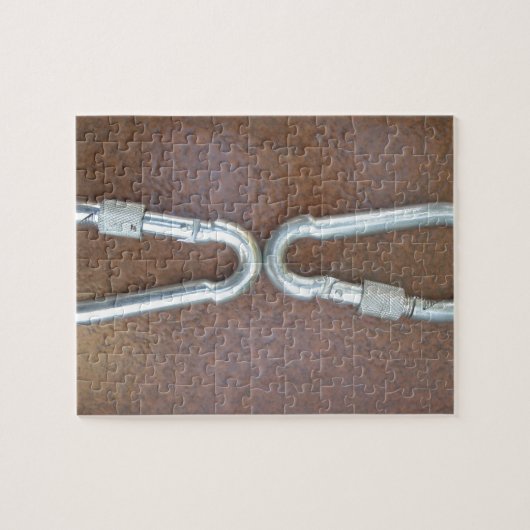 Eingeklemmt: Design der Stahlkarabiner-Verriegelun Puzzle (Horizontal)