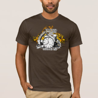 Eingeschlossen im bernsteinfarbigen T-Shirt