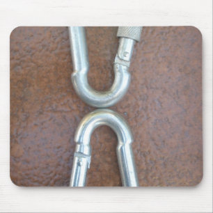 Eingeschlossen: Robustes Stahl-Karabiner-Schloss-D Mousepad