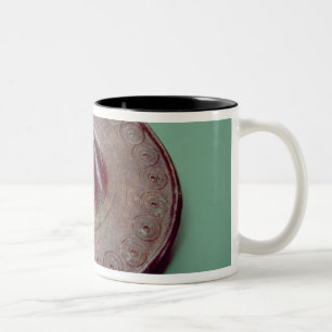 Eingeschnittener Buttonkopf, aus Irland, c.700 BC Zweifarbige Tasse