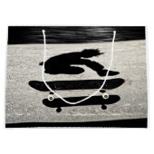 eingeschobenes Skateboard Große Geschenktüte (Vorderseite)