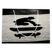 eingeschobenes Skateboard Große Geschenktüte (Rückseite)