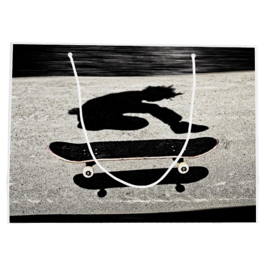 eingeschobenes Skateboard Große Geschenktüte (Rückseite)