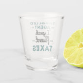 Eingeschriebener Agent I spricht fließende Steuern Schnapsglas (Rückseite)