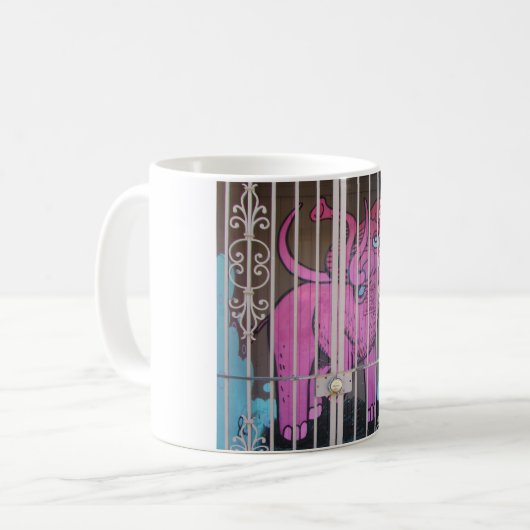 Eingesperrter Elefant Kaffeetasse (Vorderseite Links)