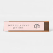 Eingetragene Krankenschwester Blush Pink Medical C Schreibtischnamensplakette (Vorderseite )