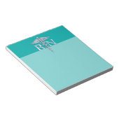 Eingetragene Krankenschwester RN Caduceus auf Türk Notizblock (angewinkelt)