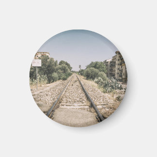 Eingleisige Eisenbahnstrecke in Süditalien Magnet