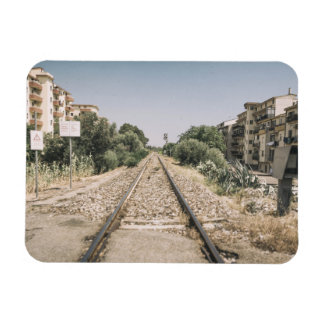 Eingleisige Eisenbahnstrecke in Süditalien Magnet