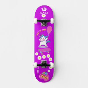 Einhorn auf Skateboard mit personalisierten Bildun