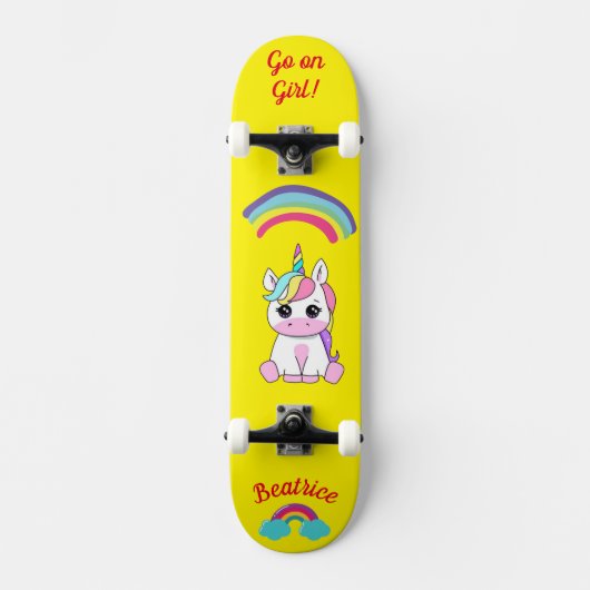 Einhorn auf Skateboard mit personalisierten Bildun (Vorderseite)