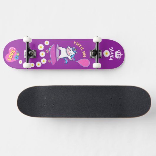 Einhorn auf Skateboard mit personalisierten Bildun (Horizontal)