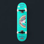 Einhorn auf Skateboard mit personalisierten Bildun<br><div class="desc">Unicorn auf Skateboard mit personalisierten Bildunterschriften Unicorn Personalisiert Skateboard KLICKEN Sie auf PERSONALISIEREN TEMPLATE OPTION UND geben Sie den Namen. Cooles Skateboard in lebhaften Farben und für den Hintergrund und ein funky Einhorn auf einem Skateboard. Dieses Skateboard ist eine tolle Geschenkidee für einen Einhornliebhaber.</div>