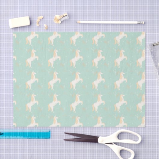 Einhorn auf tadellosem Hintergrund mit Seidenpapier (Handwerk)