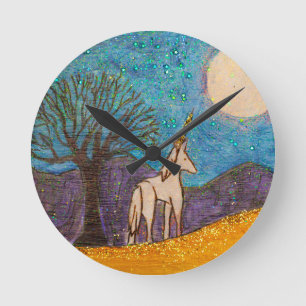 Einhorn, das den Mond anstarrt Runde Wanduhr