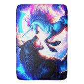 Einhorn, der einen Warewolf bekämpft Badematte (Vorderseite Vertikal)