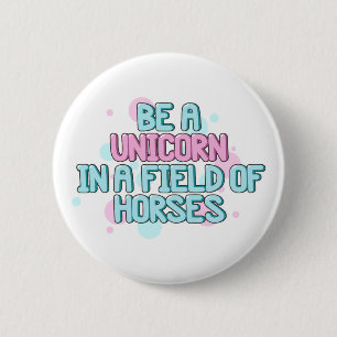 Einhorn  ein Einhorn in einem Pferdefeld sein Button