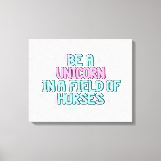 Einhorn | Ein Einhorn in einem Pferdefeld sein Leinwanddruck (Vorderseite)