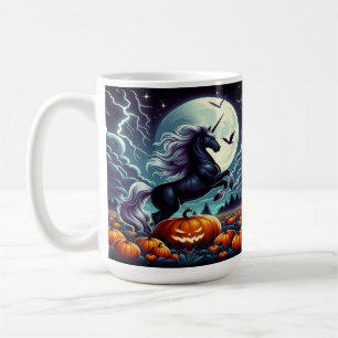Einhorn erhebt sich vor spookigem Halloween-Kürbis Kaffeetasse