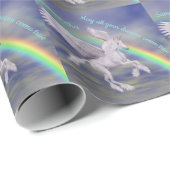 Einhorn fliegen über Regenbogen Träume Personalisi Geschenkpapier (Rolleneckpunkt)