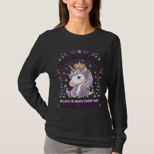 Einhorn gekrönt in magischer fetter Typografie Gra T-Shirt