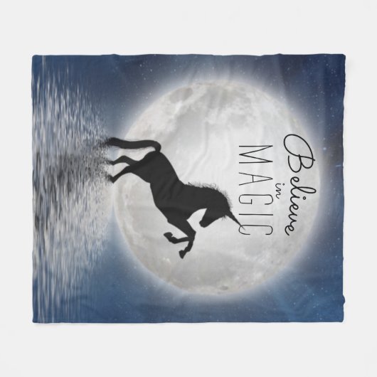 Einhorn im Mondlicht | Glaube an Magie Fleecedecke (Vorderseite (Horizontal))