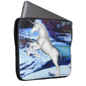 Einhorn im Schnee Laptopschutzhülle (Vorne Rechts)