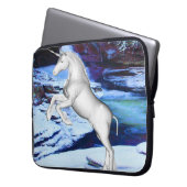 Einhorn im Schnee Laptopschutzhülle (Vorderseite Links)