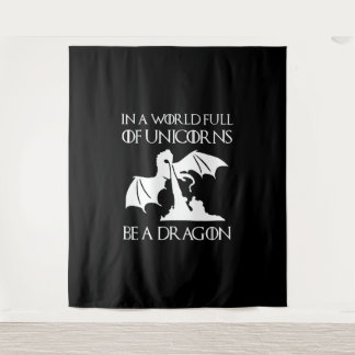 Einhorn in einer Welt voller Einhörner ist ein Dra Wandteppich