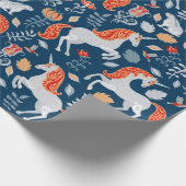 Einhorn, Kaninchen, Vögel, Blume auf blauem Unterg Geschenkpapier (Ecke)