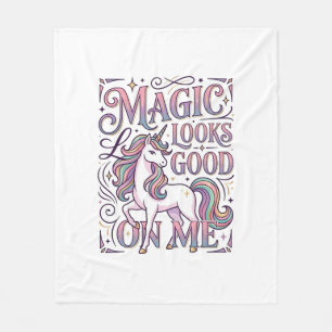 Einhorn-Magie sieht auf mir trendy Grafik-Shirt au Fleecedecke