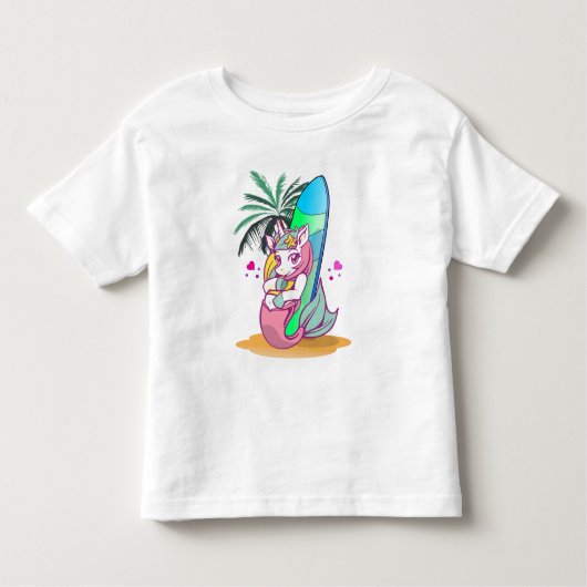 Einhorn mit Surfbrett am Strand Kleinkind T-shirt (Vorderseite)
