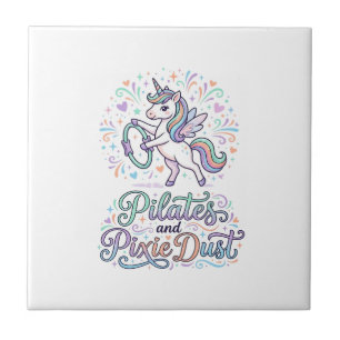 Einhorn Pilates und Feenstaub Weißer Hintergrund V Fliese