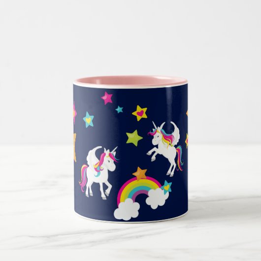 Einhorn-Regenbogen-Sterne. Feenhafte Zweifarbige Tasse (Mittel)