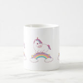 Einhorn stehend am Regenbogen Kaffeetasse (Mittel)