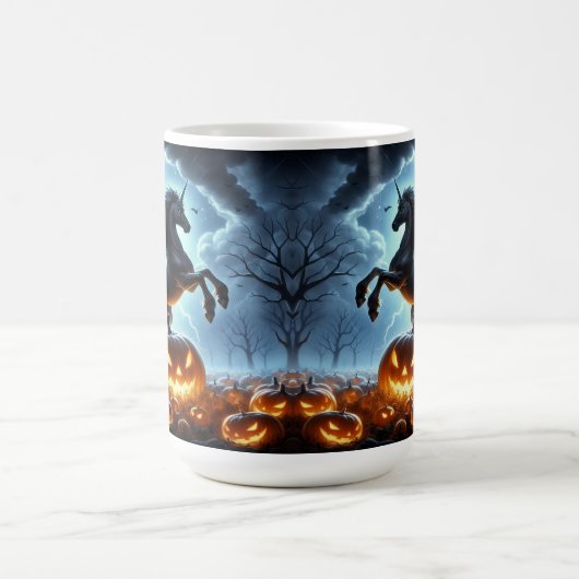 Einhorn und Pumpkins in einem SturmHalloween-Abend Kaffeetasse (Mittel)