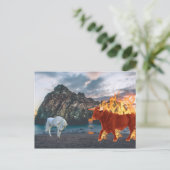 Einhorn und Red Flaming Bull am Strand Postkarte (Stehend Vorderseite)