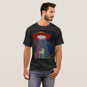 Einhorn unter UFO-Regenbogenbeam bei Night Unisex T-Shirt (Vorne ganz)