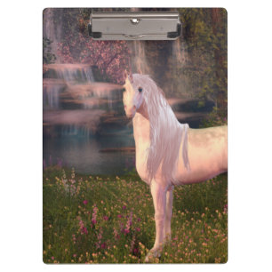Einhorn vor einem Wasserfall Klemmbrett