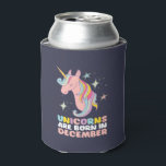 Einhörner sind im Dezember Geboren. Funny Birthday Dosenkühler<br><div class="desc">Niedliche Geburtstag Geschenk für die geborenen im Dezember und Liebe einhorn. Niedliches und farbenfrohes Bild dieses majestätischen Tieres mit Glitzer- und Regenbogenfarbe. Wenn Einhorn Ihr Geiststier ist,  ist dies perfekt für Sie. Die Hintergrundfarbe kann auf die gewünschte Farbe angepasst werden.</div>