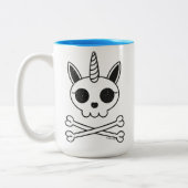 Einhornschädel und Kreuzknochen Zweifarbige Tasse (Links)