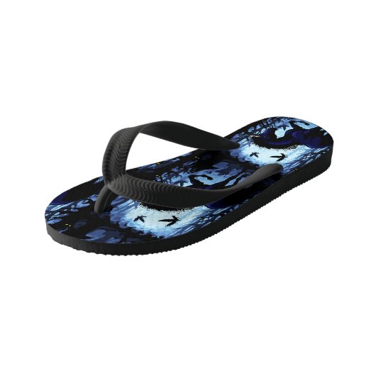 Einhornschwarze Magic Fairy im Dunklen Wald Kinderbadesandalen (Schrägansicht)