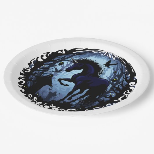 Einhornschwarze Magic Fairy im Dunklen Wald Pappteller (Schrägansicht)