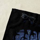 Einhornschwarze Magic Fairy im Dunklen Wald Strandtuch (Beispiel)