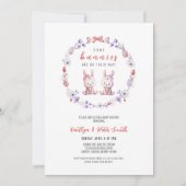 Einige Bunnies sind unterwegs, zwei Kinderduschen Einladung (Vorderseite)